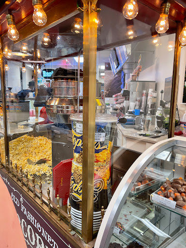 Shopping Mall «Brookside shopping area», reviews and photos, W Meyer Blvd, Kansas City, MO 64113, USA