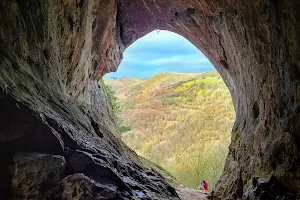 Thor's Cave image