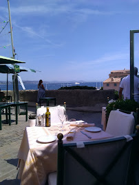 Atmosphère du Restaurant de spécialités provençales La Pesquiere Et Le Mazagran à Saint-Tropez - n°13