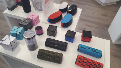 Cell Phone Store «Cellular Of Miami», reviews and photos, 6790 Collins Ave, Miami Beach, FL 33141, USA