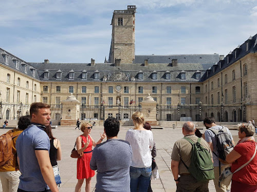 Alexia Papin - French Tour Guide // Beaune - Dijon - Patrimoine - Vins - Art de vivre à Combertault
