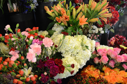 Florist «Carousel Flowers by Shamrock Garden Florist», reviews and photos, 527 S York St, Elmhurst, IL 60126, USA