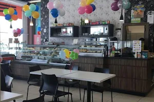 Coffee & Cakes - Cafe dentro da Havan image