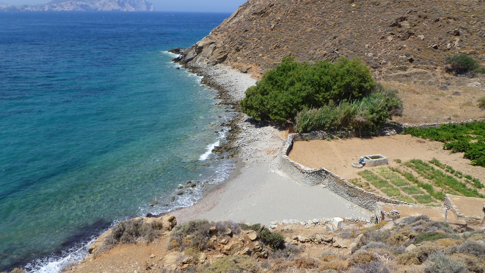 Foto di Hochlaka beach con una superficie del sabbia con pietre