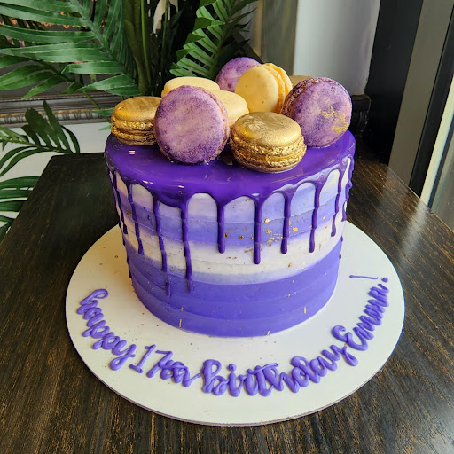 Cupcake Shop «Smallcakes: A Cupcakery of Naperville», reviews and photos, 115 E Ogden Ave #119, Naperville, IL 60563, USA