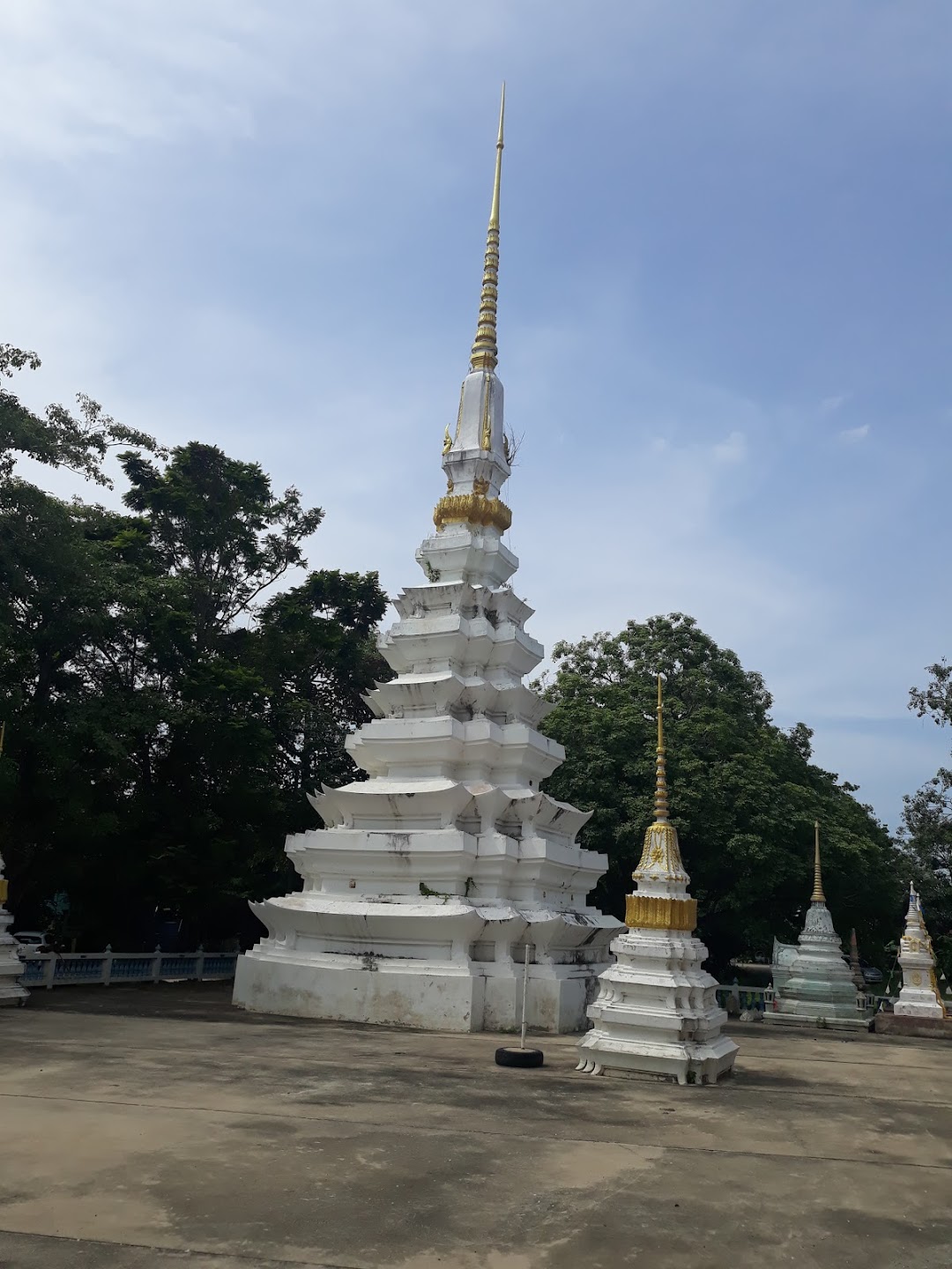 Wat Bang Krating วัดบางกะทิง