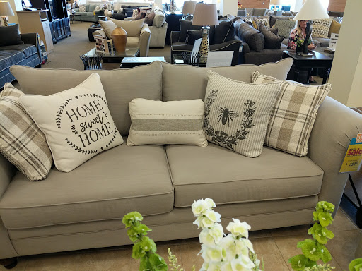 Furniture Store «Raymour & Flanigan Furniture and Mattress Store», reviews and photos, 100 Highland Ave, Seekonk, MA 02771, USA