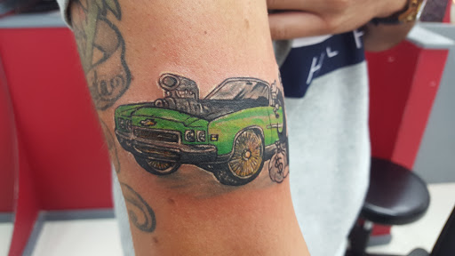 Tattoo Shop «Lucky Tattoo», reviews and photos, 1639 Washington Ave, Miami Beach, FL 33139, USA