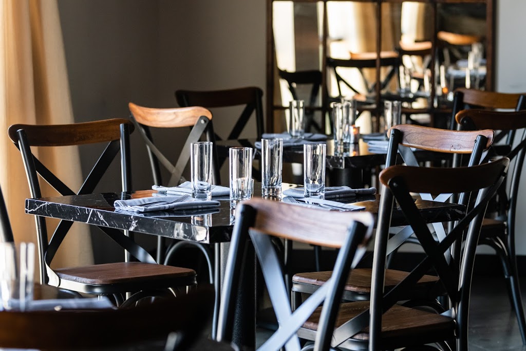 Tre Luna Bar and Kitchen 35244