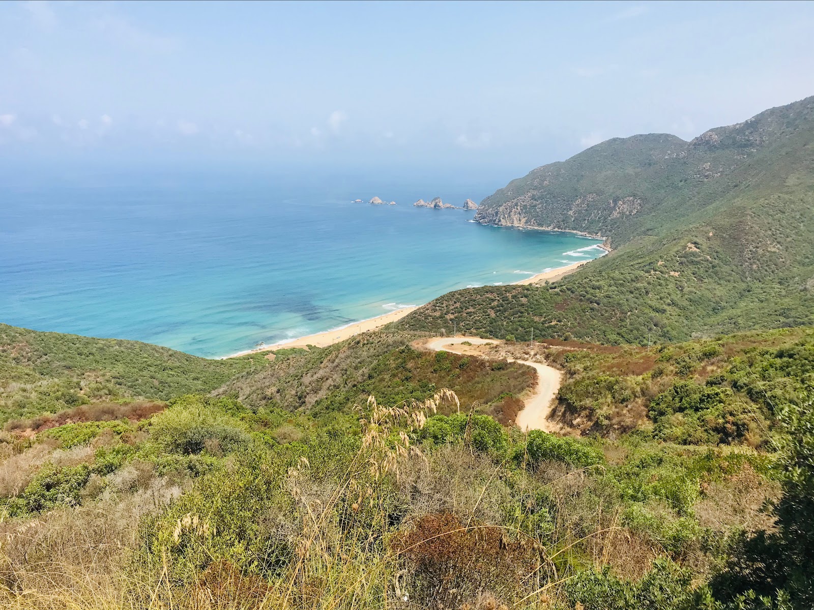 Oued tanji, the Beach'in fotoğrafı - rahatlamayı sevenler arasında popüler bir yer