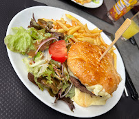 Hamburger du Restaurant français L'Arbalète à Murol - n°3