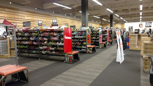 DSW Designer Shoe Warehouse, 4135 Miller Rd, Flint, MI 48507, USA, 