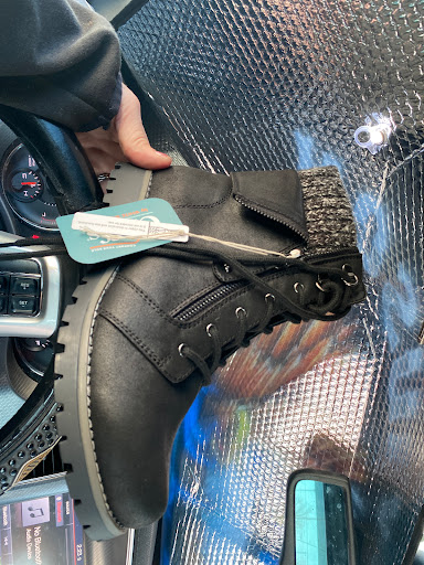 Shoe Store «Shoe Carnival», reviews and photos, 4636 S Scatterfield Rd, Anderson, IN 46013, USA