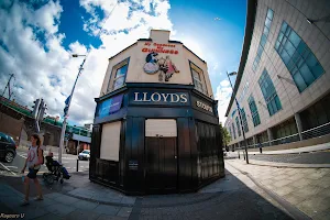 Lloyd's Bar & Lounge image