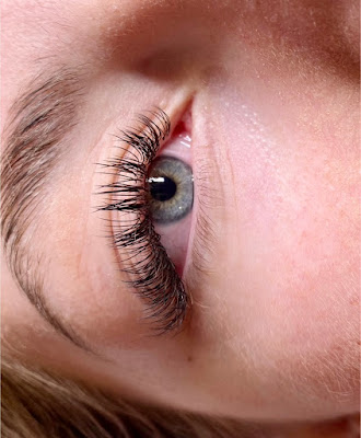 Le regard by J à Méru