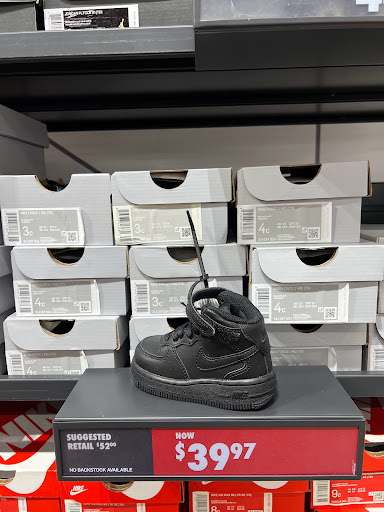 Sporting Goods Store «Nike Factory Store», reviews and photos, 8510 S Cottage Grove Ave, Chicago, IL 60619, USA