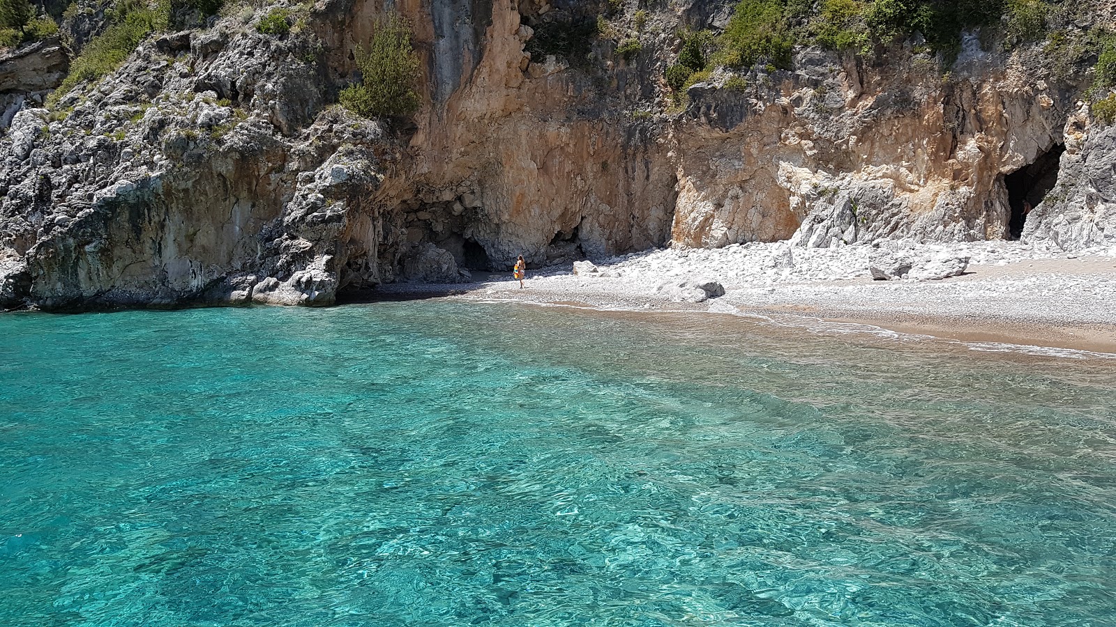 Foto af Spiaggia della Sciabica med medium niveau af renlighed