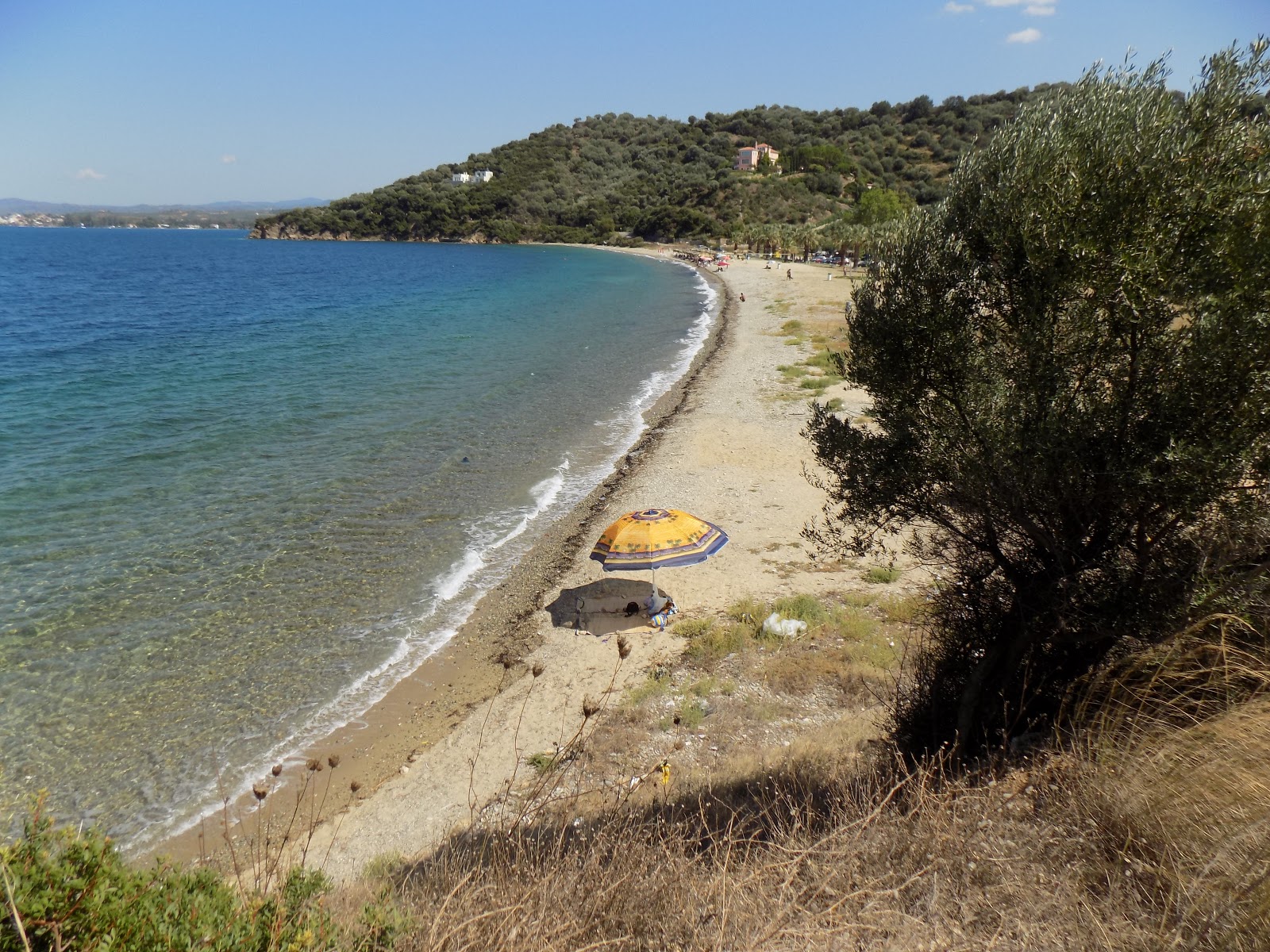 Fotografie cu Nisiotissa beach cu nivelul de curățenie înalt