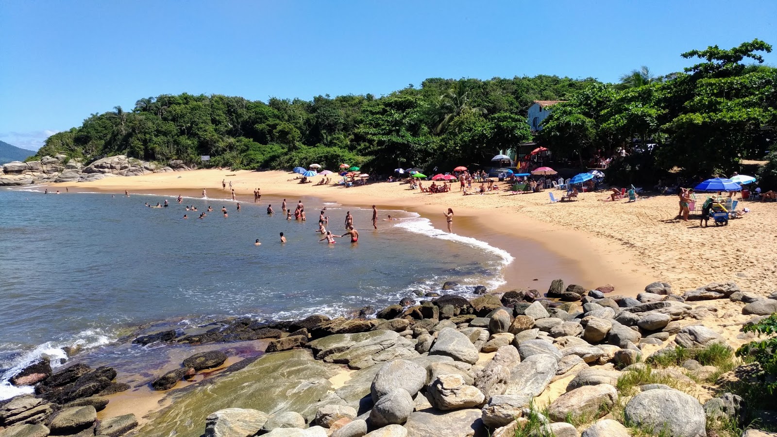 Photo of Joana Beach with bright sand surface