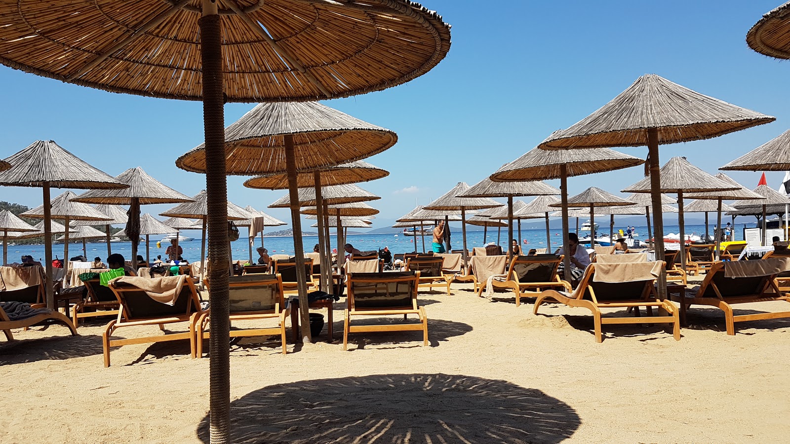 Foto von Fancy Beach mit lange bucht