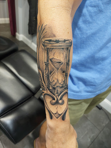 Tattoo Shop «Spirit Gallery Tattoo», reviews and photos, 207 Bank St, New London, CT 06320, USA