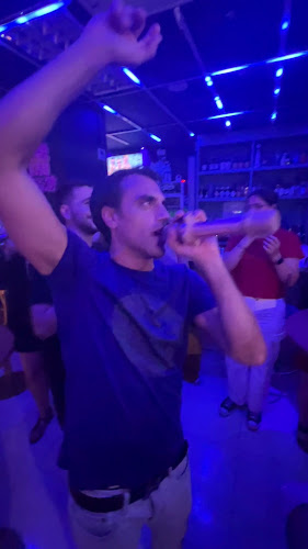 Opinii despre First Round Bar în Singapore - Bar