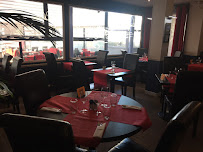 Atmosphère du Restaurant de spécialités à base de poisson-pêcheur Restaurant Brasserie de la mer à Calais - n°17