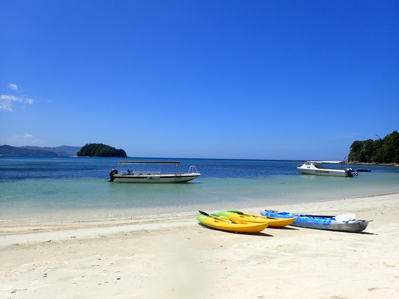 Foto van Usukan Cove Beach met turquoise puur water oppervlakte