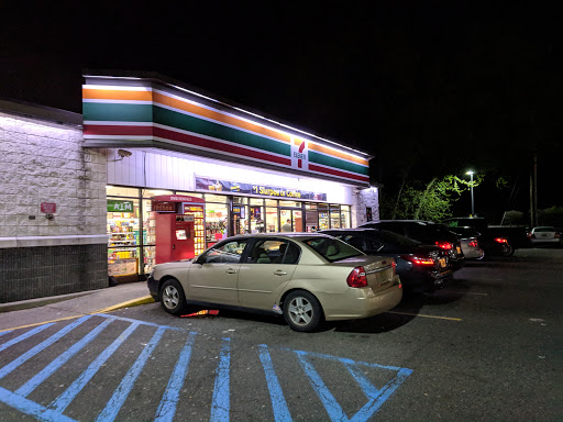 Convenience Store «7-Eleven», reviews and photos, 750 Rutherford Ave, Lyndhurst, NJ 07071, USA