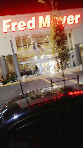 Grocery Store «Fred Meyer», reviews and photos, 11565 SW Pacific Hwy, Tigard, OR 97223, USA