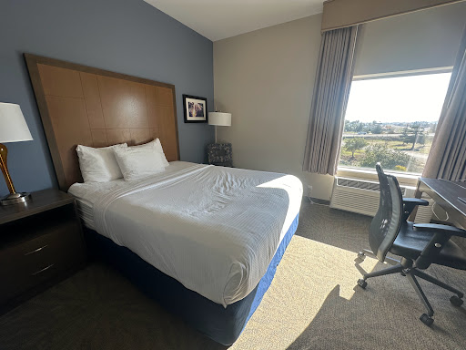 La Quinta Inn & Suites by Wyndham Morgan Hill-San Jose South image