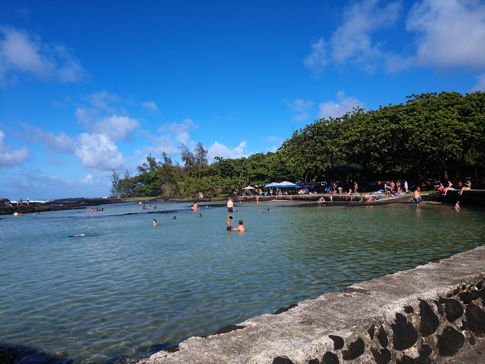 Photo of Onekahakaha Beach with very clean level of cleanliness