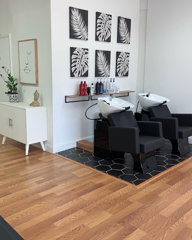 Versatile Salon 32216