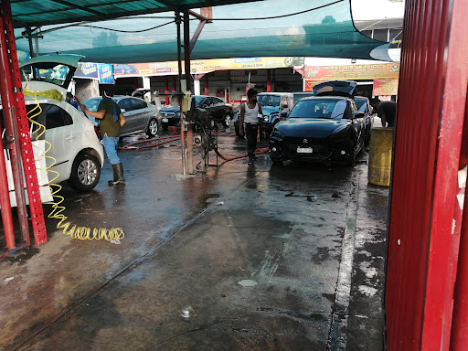 Servicio de limpieza completa de automóviles Ciudad López Mateos