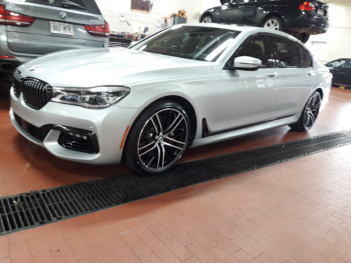 BMW Dealer «BMW of Milwaukee North», reviews and photos, 5990 N Green Bay Ave, Glendale, WI 53209, USA