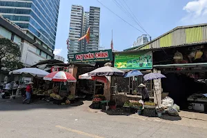 Nhan Chinh Market image