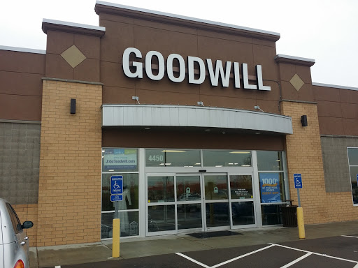 Thrift Store «Goodwill - Shakopee», reviews and photos, 4450 12th Ave E, Shakopee, MN 55379, USA