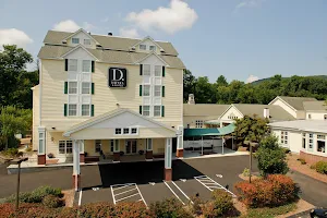 D. Hotel Suites & Spa image