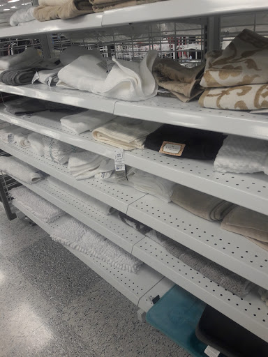 Clothing Store «Ross Dress for Less», reviews and photos, 10700 MacArthur Blvd, Oakland, CA 94605, USA