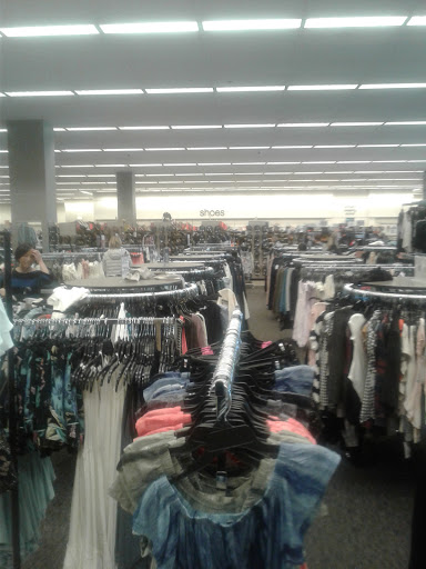 Department Store «Nordstrom Rack The Shops at Oak Brook Place», reviews and photos, 2155 22nd St, Oak Brook, IL 60523, USA