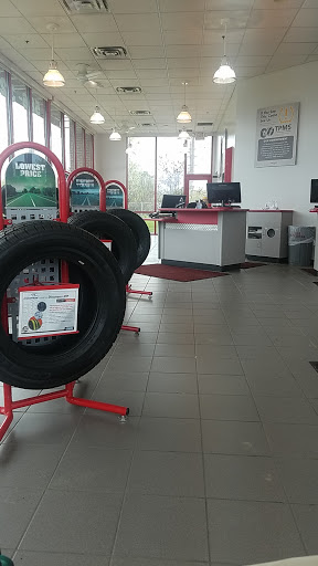 Tire Shop «Discount Tire Store - Shelby Township, MI», reviews and photos, 51073 Shelby Pkwy, Shelby Charter Township, MI 48315, USA
