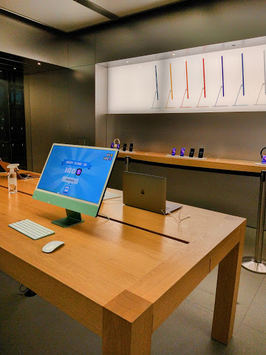 Apple South Coast Plaza image