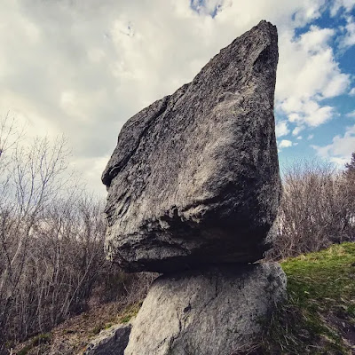 La Roche branlante à Orcival