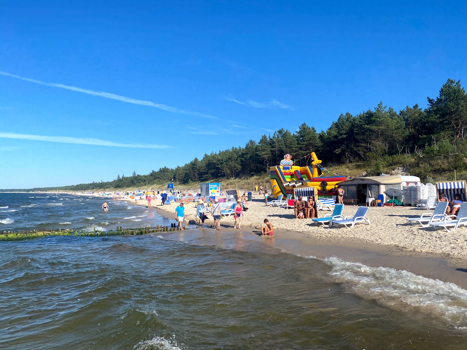 Foto von Grzybowo Baltycka Beach mit langer gerader strand