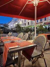 Atmosphère du Restaurant méditerranéen LCB LE COURS - Brasserie Restaurant Marseille Vieux Port - n°17
