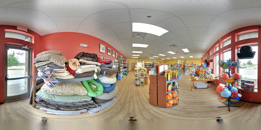 Pet Supply Store «Leash on Life, Pet Supplies», reviews and photos, 650 Pacha Pkwy #5, North Liberty, IA 52317, USA