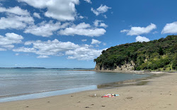 Photo de Waiwera Beach zone des équipements