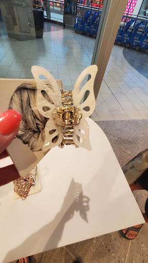 Shopping Mall «Lakeline Mall», reviews and photos, 11200 Lakeline Mall Dr, Cedar Park, TX 78613, USA