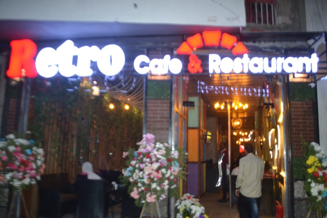 Retro Cafe & Restaurant