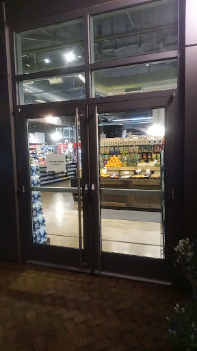 Grocery Store «Streets Market & Cafe», reviews and photos, 3108 Mt Vernon Ave, Alexandria, VA 22305, USA